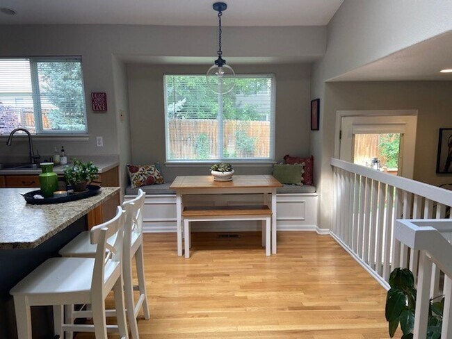 Foto del edificio - Charming 3 Bedroom and 3 Bath In Rock Creek!