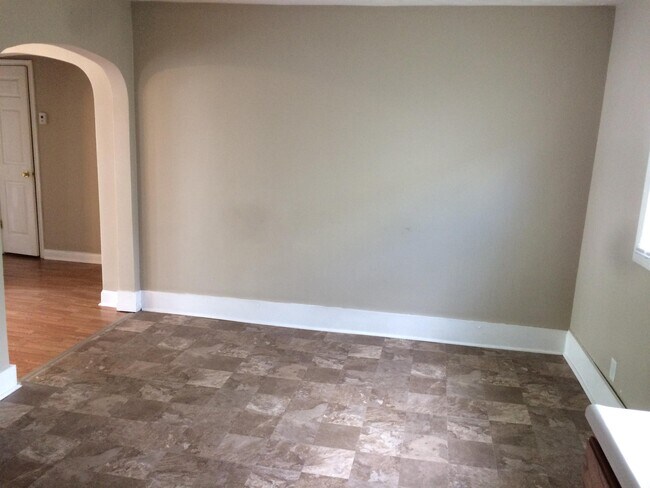 Building Photo - 107 Bennett Pl