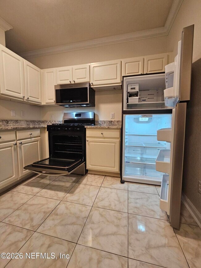 Foto del edificio - 13810 Sutton Park Dr N