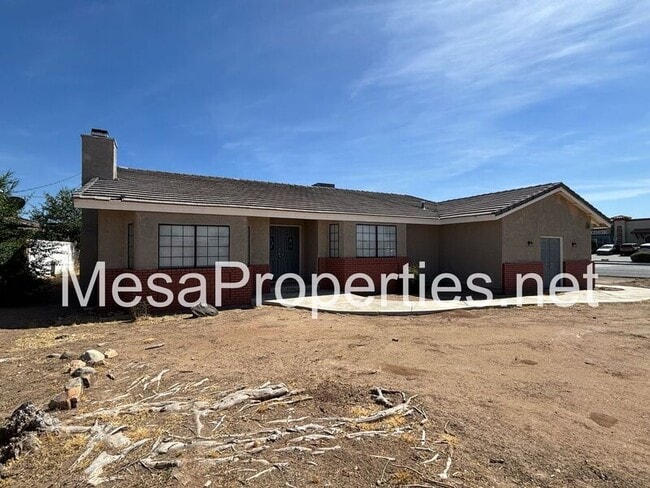 Foto del edificio - 15717 Bear Valley Rd