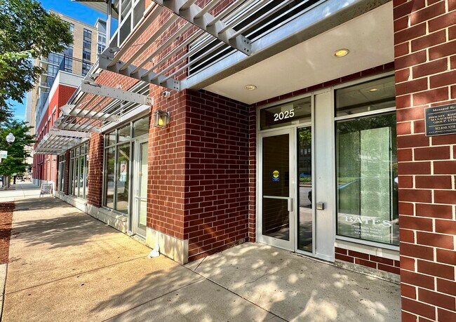 Building Photo - 2025 S Indiana Ave