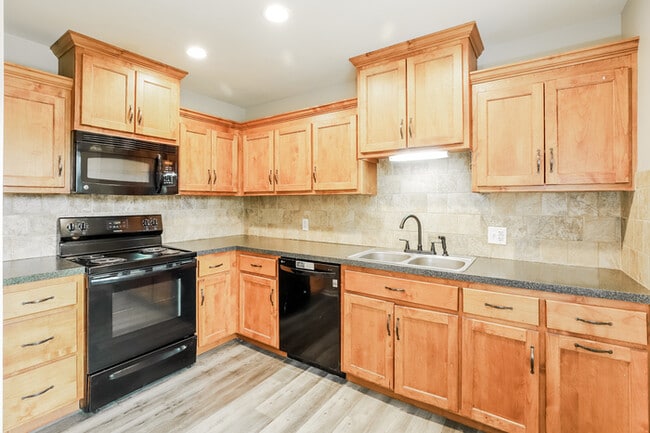 Building Photo - Beautiful 3 Bedroom in Great Location!