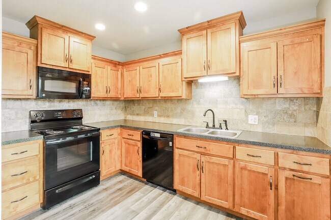 Foto del edificio - Beautiful 3 Bedroom in Great Location!