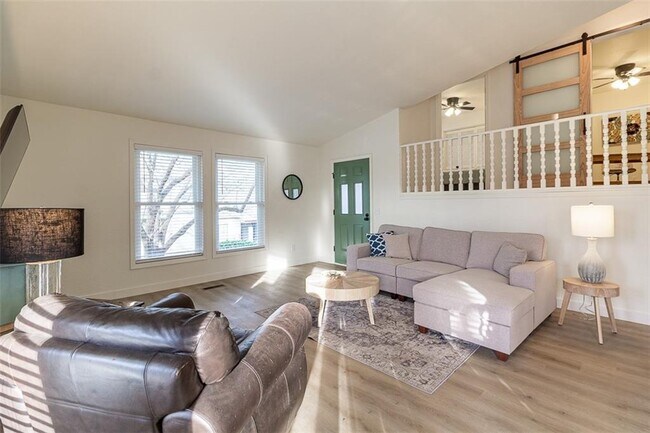 Foto del edificio - 16 Estes Dr