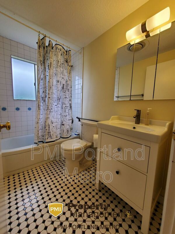 Primary Photo - 7802 SE 68th Ave