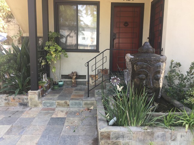 Front door entry - 7154 Lexington Ave