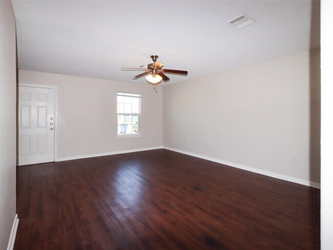 Foto del edificio - 7413 Blue Jay Dr