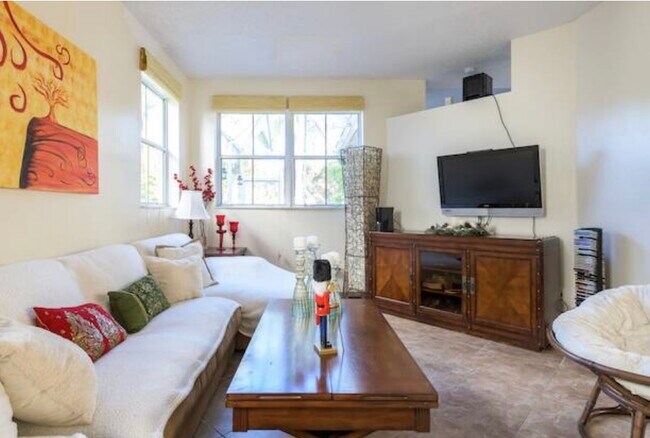 Foto del edificio - 7573 NW 3rd Ct