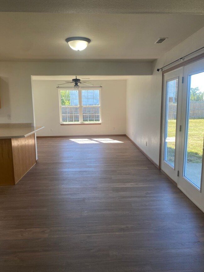 Foto del edificio - 16830 Huntington Ln