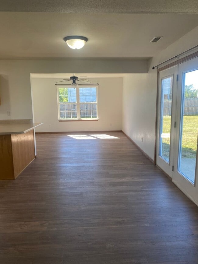 Building Photo - 16830 Huntington Ln