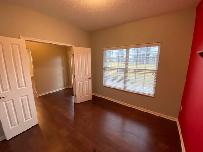 Foto del edificio - 481 Redwood Ln