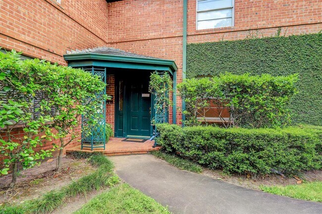 Foto del edificio - 3823 Wickersham Ln