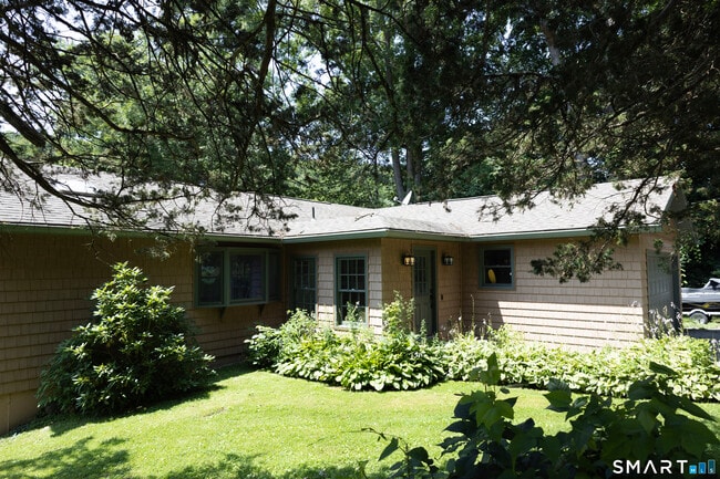 Building Photo - 18 Pinewood Shores