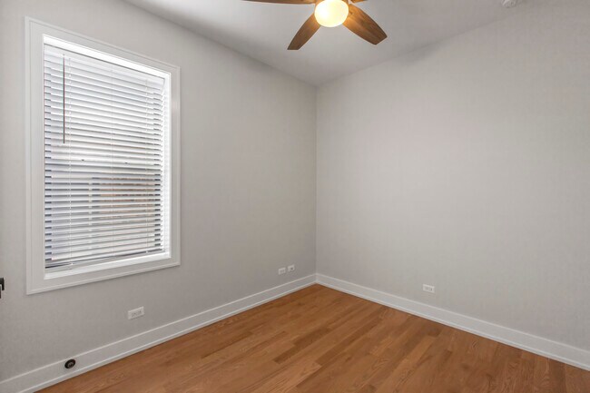 Foto del edificio - 3824 N Sheffield Ave