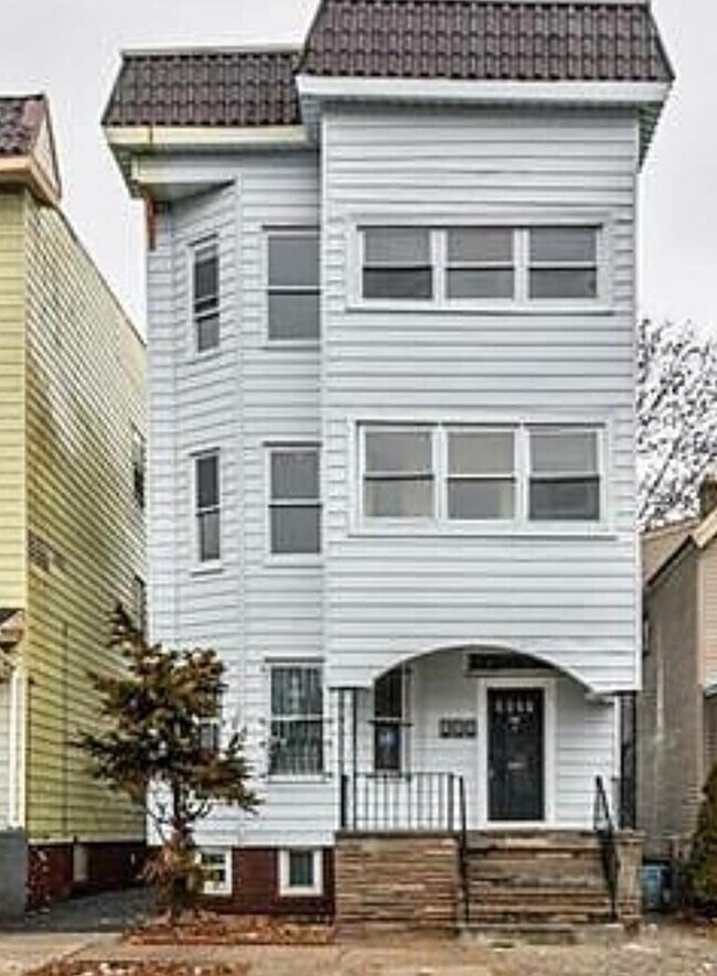 16 Clifford St, East Orange, NJ 07018 Apartments East Orange, NJ