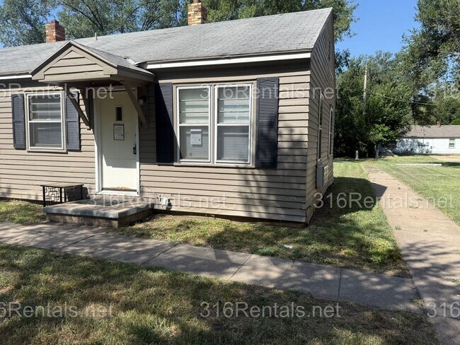 Building Photo - 847 S Terrace Dr