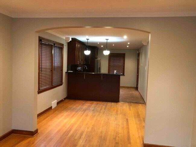 Foto del edificio - 8825 S Oglesby Ave