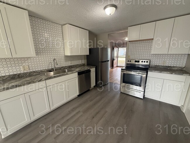 Foto del edificio - $1325 - 3 bedroom / 2 bathroom - Single Family Home