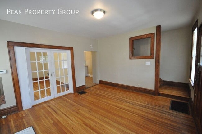 Building Photo - 404 E Northwood Ave