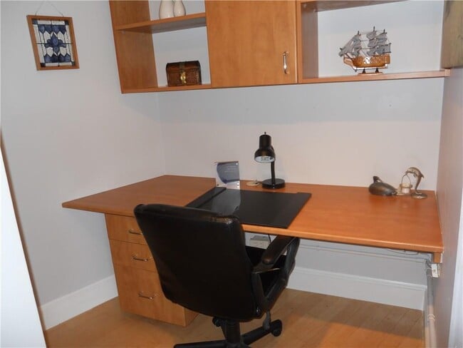 Building Photo - 1302 Capella S