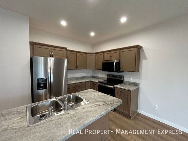 Building Photo - 2 Bedroom 1.5 Bathroom Home for Rent