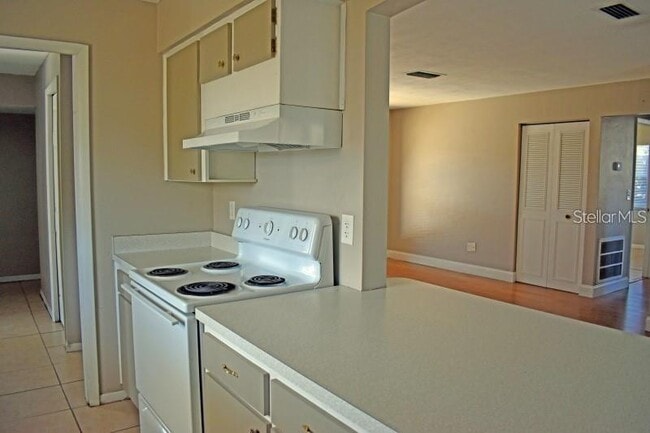Building Photo - 1002 Cobblestone Dr