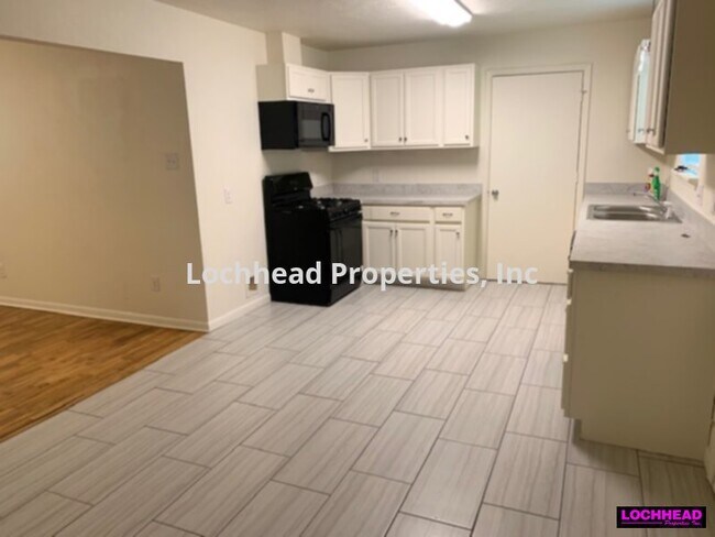 Building Photo - 3525 Moon Dr