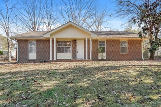 Building Photo - 77 Oakwood St