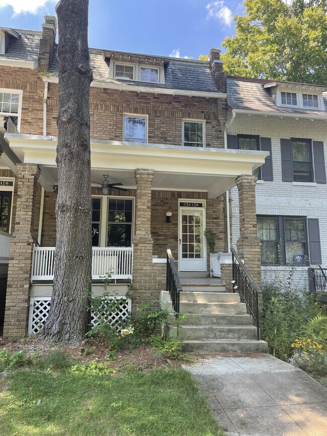 Foto del edificio - 2018 Pierce Mill Rd NW