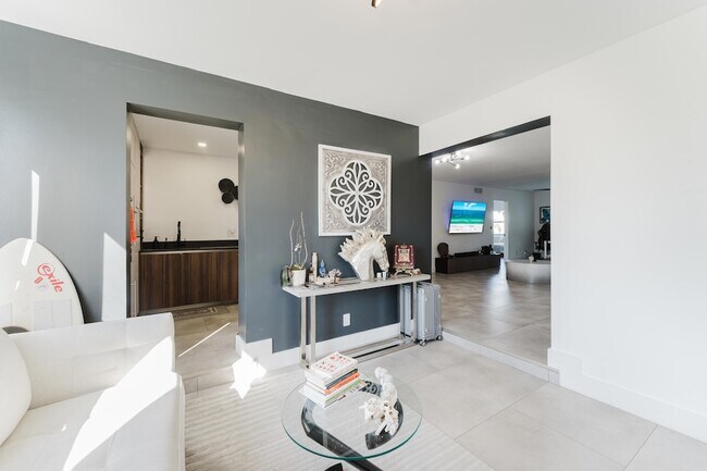 Foto del edificio - 800 E Camino Real