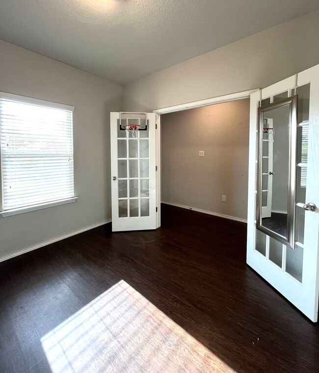 Building Photo - 10011 Raspberry Oak