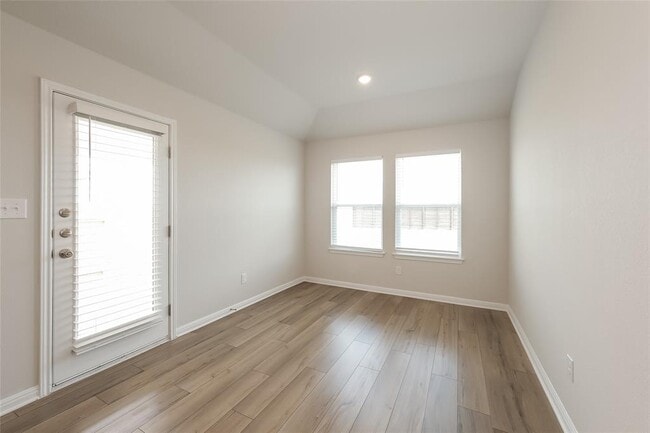 Foto del edificio - 1014 Round Bale Rd