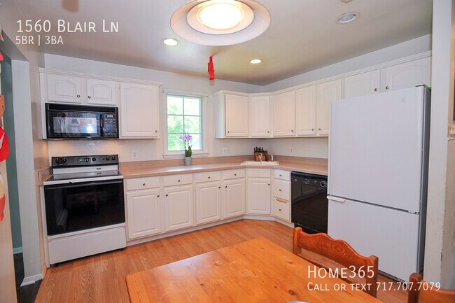 Building Photo - Beautiful 5 Bedroom 3 Bathroom Home in Map...