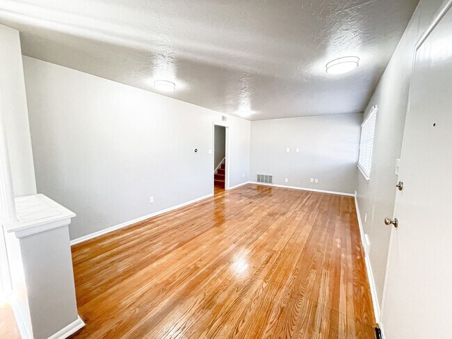 Foto del edificio - 3 Bed/1.5 Bath/2 car garage home in Midwest City.