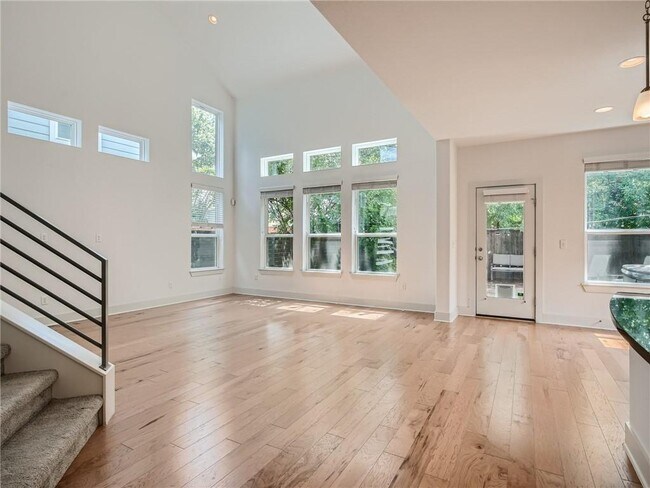 Foto del edificio - 1501 Homespun Rd