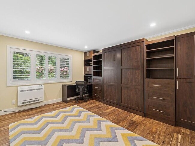 Foto del edificio - "Spacious 2-Bed, 2-Bath Gem in Prime Bellevue Location - 1455 Sq Ft of Modern Living!"