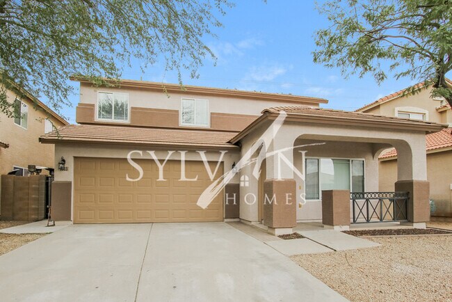 Building Photo - The living is easy in this lovely 4 bedroom