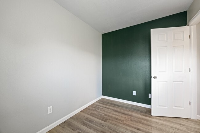 Foto del edificio - 1615 Cottonwood Dr