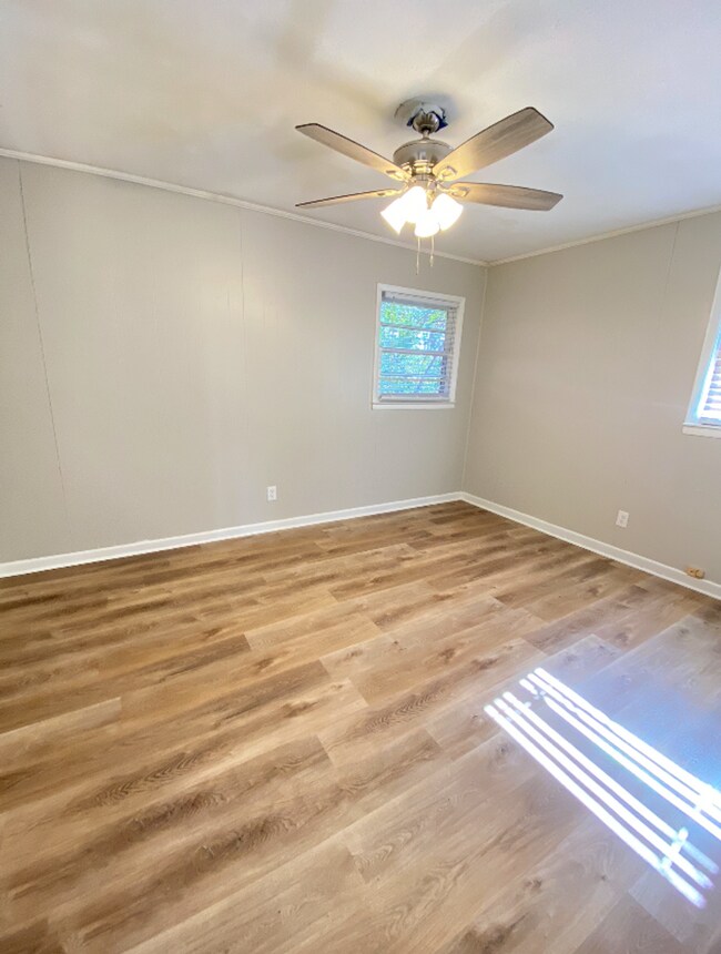 Foto del edificio - Updated Duplex Available June!