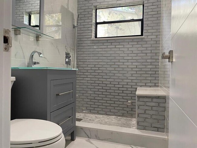 Foto del edificio - 1023 SW 15th Terrace
