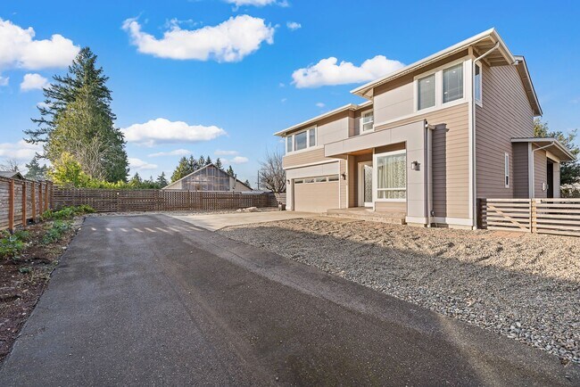Building Photo - Amazing 4 beds/ 2.5 baths house in North Benson Hill/Renton.