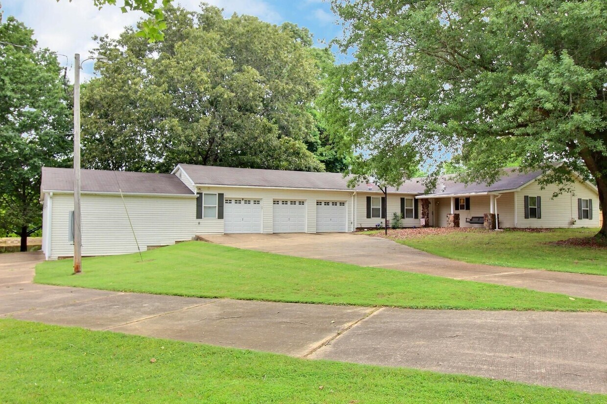 430 Blue Gray Cir, Collierville, TN 38017 House Rental in