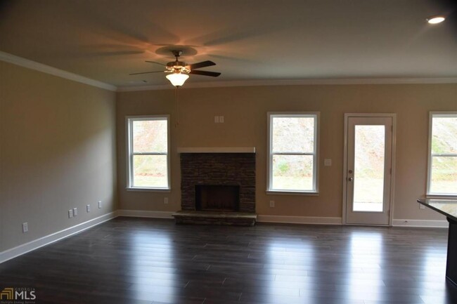 Foto del edificio - 165 Huntington Manor