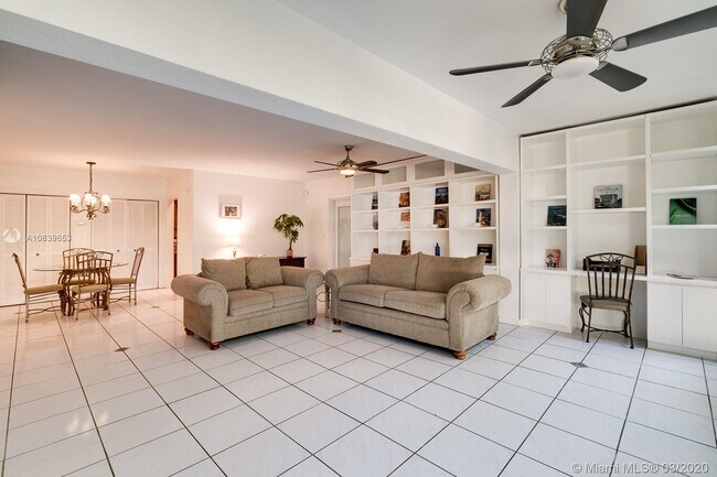 Foto del edificio - 260 Sunrise Dr