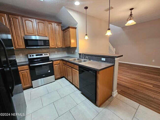 Foto del edificio - 6070 Bartram Village Dr