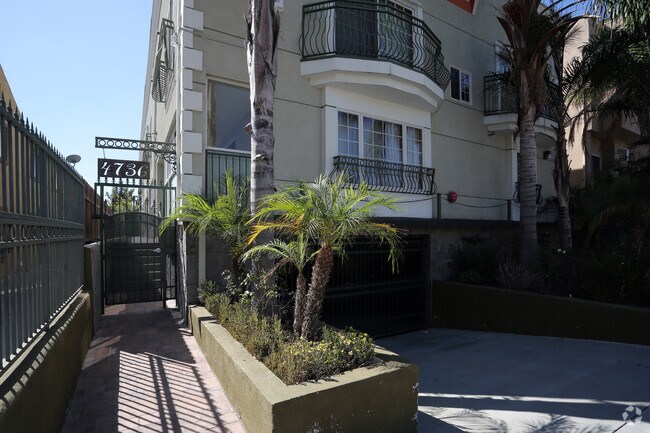 Foto del edificio - 4736 Elmwood Ave