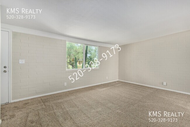 Building Photo - 4073 S Queen Palm Drive  OWNER/AGENT
