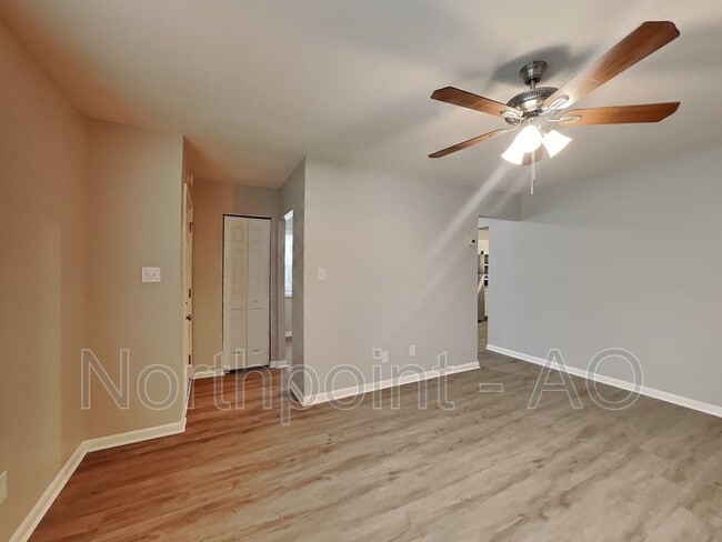 Building Photo - 1542 Flicker Rd