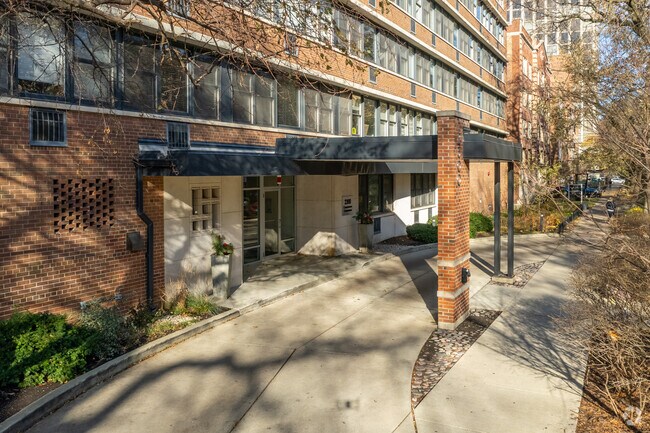 Building Photo - 2300 N Commonwealth Ave