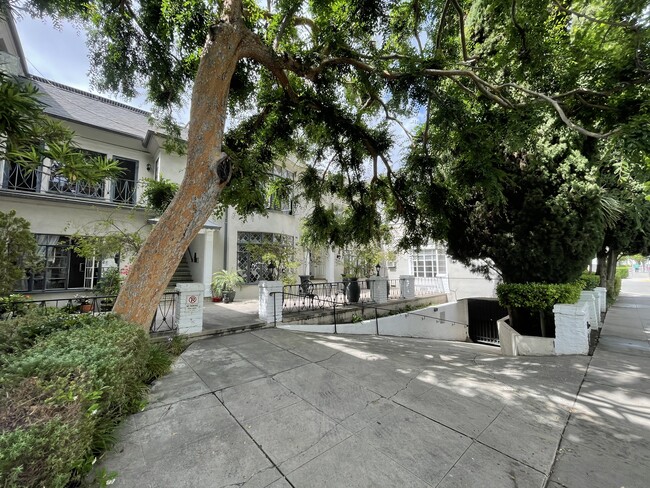 Building Photo - 9830 Charleville Blvd